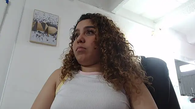 Snapshot of GiorgineTaylor chatting on December 16, 7:19 pm GiorgineTaylor online show from December 16, 7:19 pm