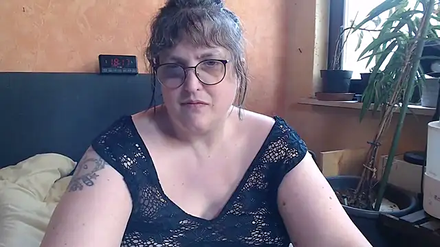 ladyfrombonn online show from April 16, 4:19 pm