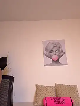 Snapshot of anailynn chatting on November 25, 11:16 pm anailynn online show from November 25, 11:16 pm