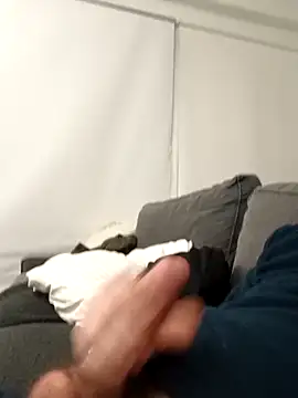 Snapshot of DannySastre91 chatting on December 4, 8:06 pm DannySastre91 online show from December 4, 8:06 pm