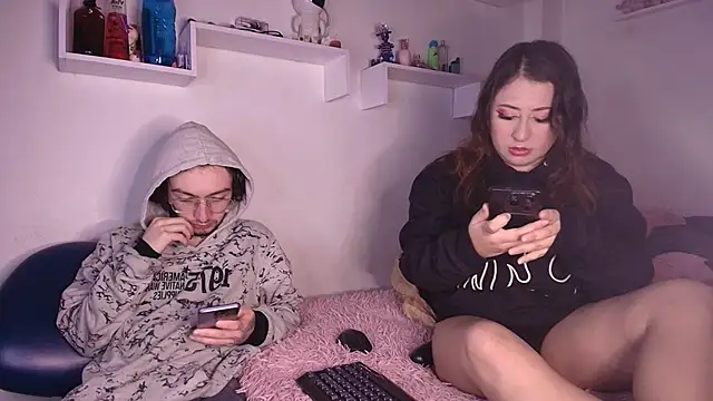 annyharriis online show from December 15, 7:29 pm