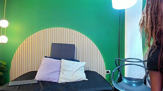 halleylorens online show from December 2, 7:20 pm