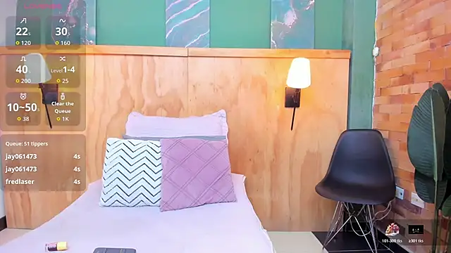 halleylorens online show from March 11, 7:09 pm