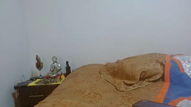 naiaratobon   online show from March 14, 12:28 am