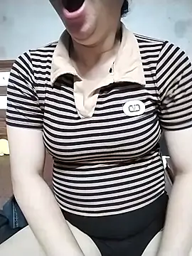 Snapshot of Mie_rose chatting on May 2, 1:32 am Mie rose online show from May 2, 1:32 am