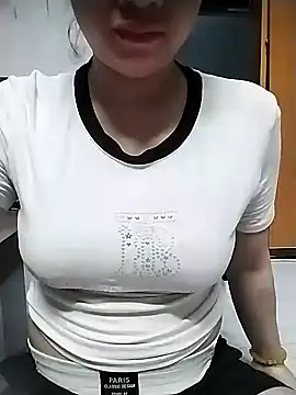 Snapshot of Mie_rose chatting on May 16, 1:21 pm Mie rose online show from May 16, 1:21 pm