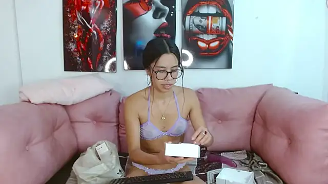 Snapshot of Miahotcs1 chatting on November 7, 1:55 pm Miahotcs1 online show from November 7, 1:55 pm