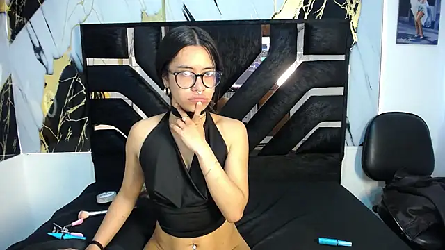 Snapshot of Miahotcs1 chatting on February 9, 2:32 pm Miahotcs1 online show from February 9, 2:32 pm