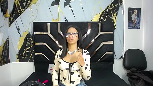 Snapshot of Miahotcs1 chatting on February 10, 2:10 pm Miahotcs1 online show from February 10, 2:10 pm