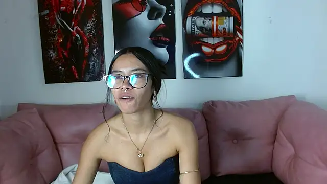 Snapshot of Miahotcs1 chatting on February 24, 1:42 pm Miahotcs1 online show from February 24, 1:42 pm