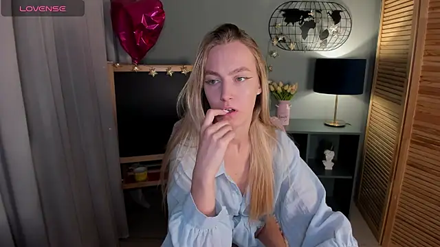 Snapshot of mishapallmer chatting on October 14, 1:39 am mishapallmer online show from October 14, 1:39 am