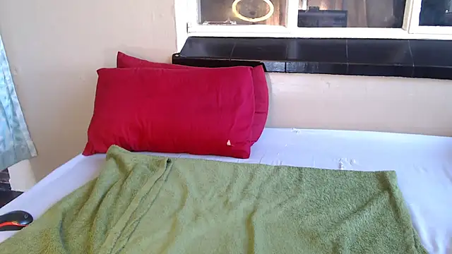 Snapshot of PetiteEbonyBabe chatting on November 22, 7:29 am PetiteEbonyBabe online show from November 22, 7:29 am