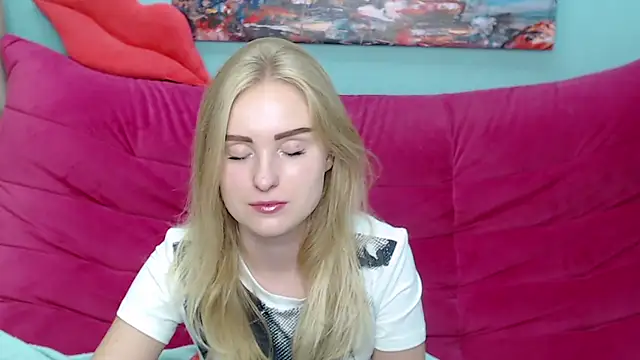 Snapshot of SofySofty chatting on October 2, 4:41 am SofySofty online show from October 2, 4:41 am