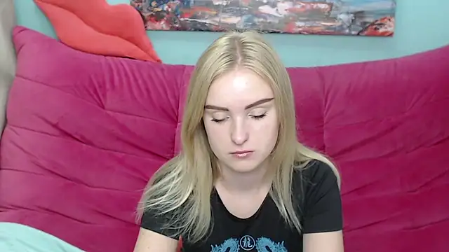 Snapshot of SofySofty chatting on October 3, 4:42 am SofySofty online show from October 3, 4:42 am