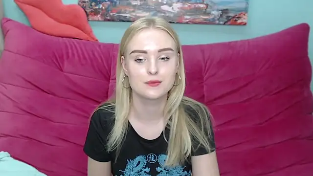 Snapshot of SofySofty chatting on October 5, 5:00 pm SofySofty online show from October 5, 5:00 pm