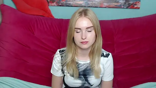 Snapshot of SofySofty chatting on October 17, 4:48 am SofySofty online show from October 17, 4:48 am