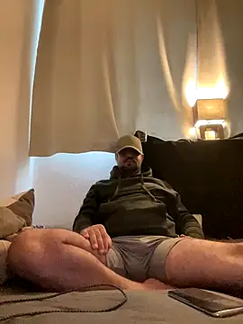 Snapshot of BimannSuedlaender chatting on September 8, 3:22 pm BimannSuedlaender online show from September 8, 3:22 pm