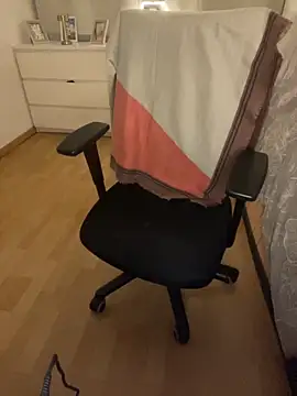 Snapshot of BimannSuedlaender chatting on November 19, 5:46 pm BimannSuedlaender online show from November 19, 5:46 pm