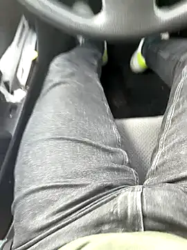 Snapshot of BimannSuedlaender chatting on December 17, 1:28 pm BimannSuedlaender online show from December 17, 1:28 pm