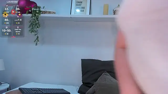 Nicolle Evanss  online show from April 10, 4:28 am