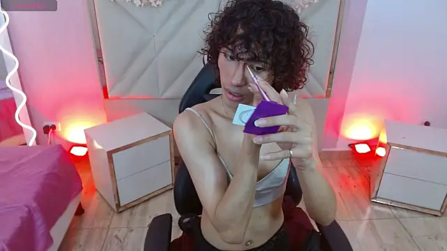 Snapshot of Chipi_tay chatting on December 4, 7:11 pm Chipi tay online show from December 4, 7:11 pm