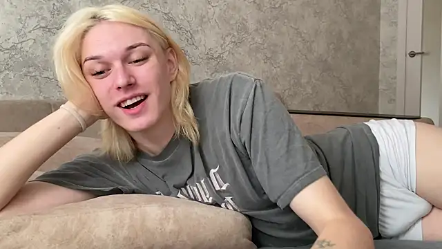 Snapshot of evelina228 chatting on September 19, 6:59 am evelina228 online show from September 19, 6:59 am