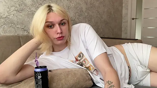 Snapshot of evelina228 chatting on October 1, 7:14 am evelina228 online show from October 1, 7:14 am