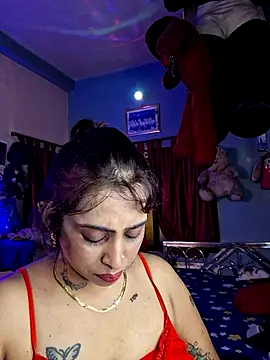 Snapshot of Love_Beauty01 chatting on July 6, 6:43 pm Love Beauty01 online show from July 6, 6:43 pm