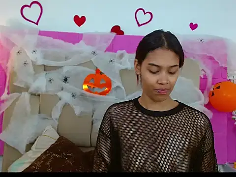 Khalessycute online show from October 18, 2:40 pm