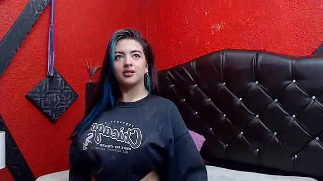 MaviceMur online show from November 19, 10:10 pm