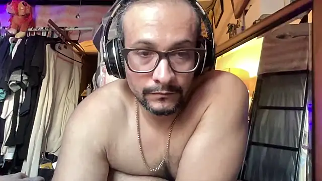 Snapshot of Piano_Tony chatting on January 6, 12:14 am Piano Tony online show from January 6, 12:14 am