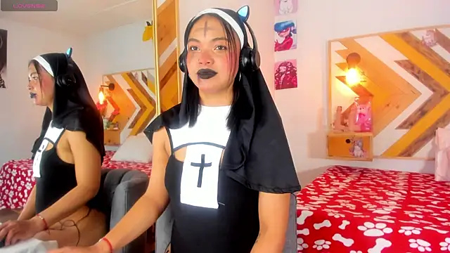 Snapshot of SoleneFontaine chatting on October 31, 12:28 pm SoleneFontaine online show from October 31, 12:28 pm