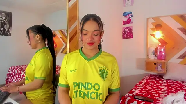 Snapshot of SoleneFontaine chatting on November 14, 11:42 am SoleneFontaine online show from November 14, 11:42 am