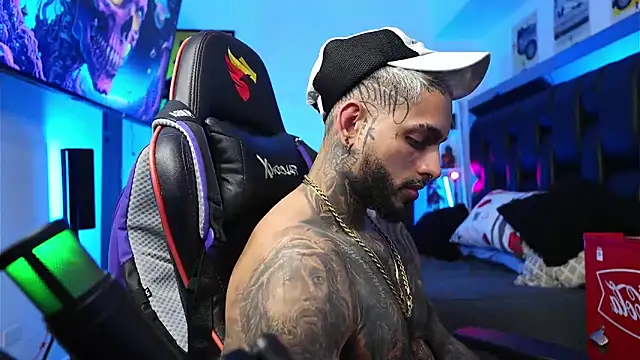 logan hugh8 online show from February 8, 7:17 pm