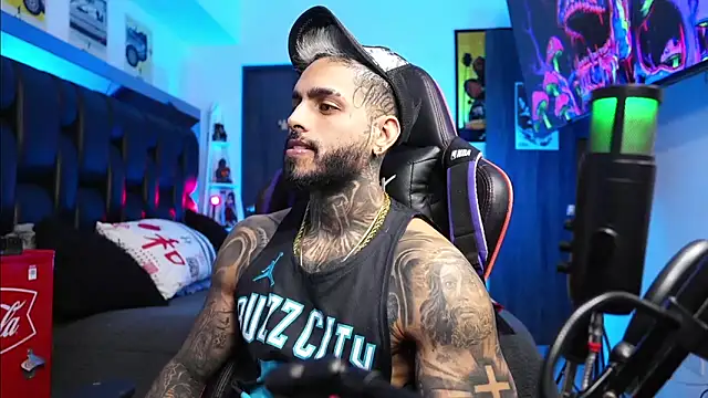 logan hugh8 online show from February 23, 6:00 am