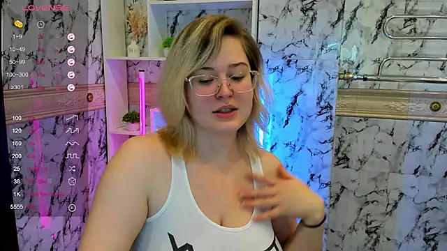 Snapshot of HelenHartt chatting on October 16, 2:34 am HelenHartt online show from October 16, 2:34 am