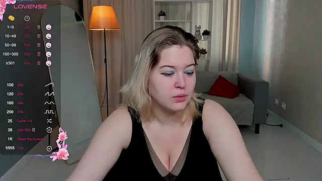 Snapshot of HelenHartt chatting on October 20, 1:39 am HelenHartt online show from October 20, 1:39 am