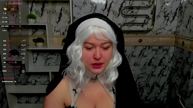 Snapshot of HelenHartt chatting on October 28, 1:53 am HelenHartt online show from October 28, 1:53 am