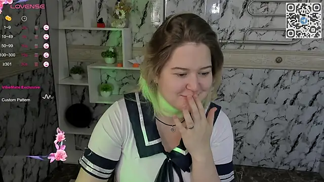 Snapshot of HelenHartt chatting on November 4, 6:01 am HelenHartt online show from November 4, 6:01 am