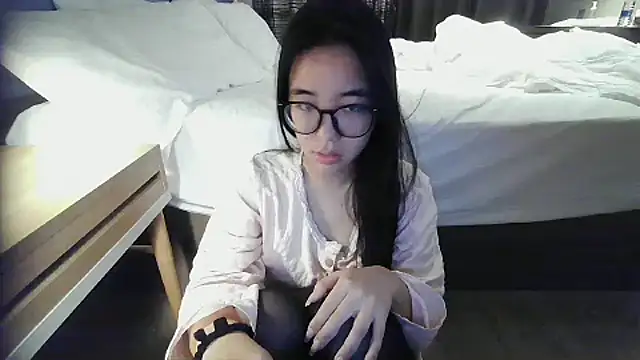 Snapshot of luluya1314 chatting on October 25, 8:11 am luluya1314 online show from October 25, 8:11 am