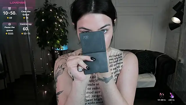 Dark Moni online show from April 1, 2:45 am