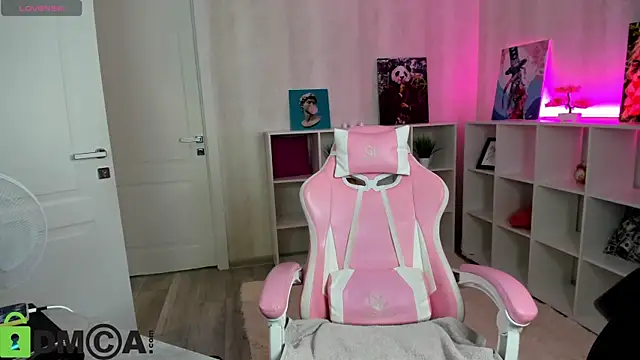 Snapshot of lasly_moon chatting on September 19, 7:21 am lasly moon online show from September 19, 7:21 am