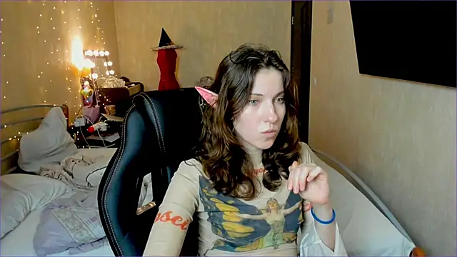 Agata in Wonderland online show from October 12, 7:35 pm