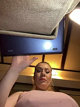 emmasweett11 online show from March 1, 5:59 pm