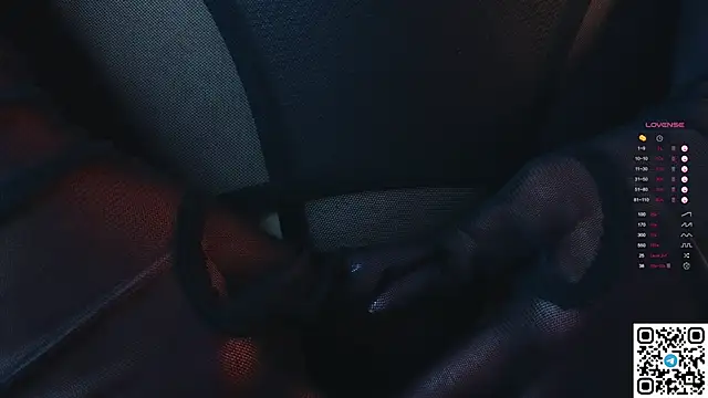 Snapshot of GildedKitten chatting on September 30, 6:13 pm GildedKitten online show from September 30, 6:13 pm