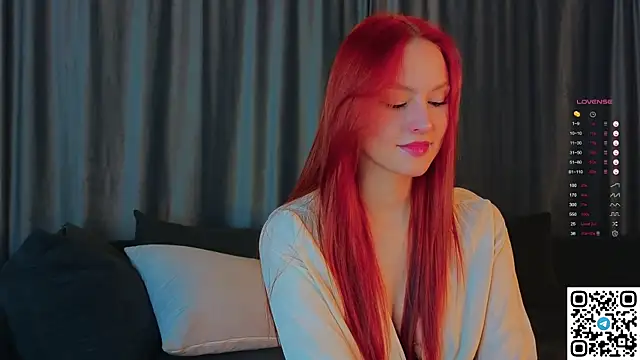 Snapshot of GildedKitten chatting on October 2, 5:53 pm GildedKitten online show from October 2, 5:53 pm