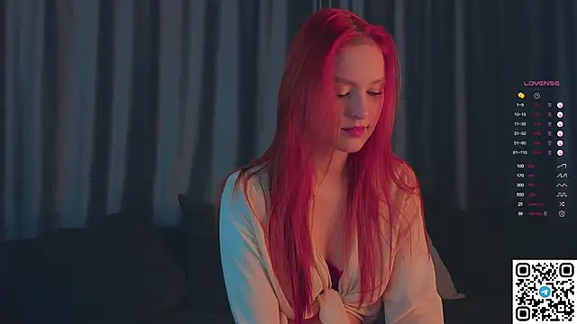 Snapshot of GildedKitten chatting on October 9, 6:06 pm GildedKitten online show from October 9, 6:06 pm