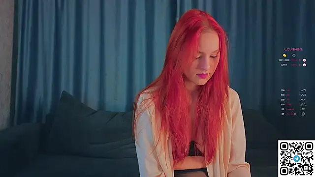 Snapshot of GildedKitten chatting on October 10, 6:29 pm GildedKitten online show from October 10, 6:29 pm