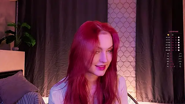 Snapshot of GildedKitten chatting on November 6, 6:42 pm GildedKitten online show from November 6, 6:42 pm