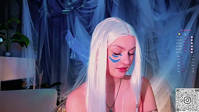 Snapshot of GildedKitten chatting on November 15, 9:43 pm GildedKitten online show from November 15, 9:43 pm